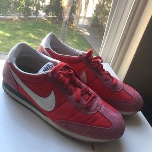 Nike’s old school women’s running sneakers